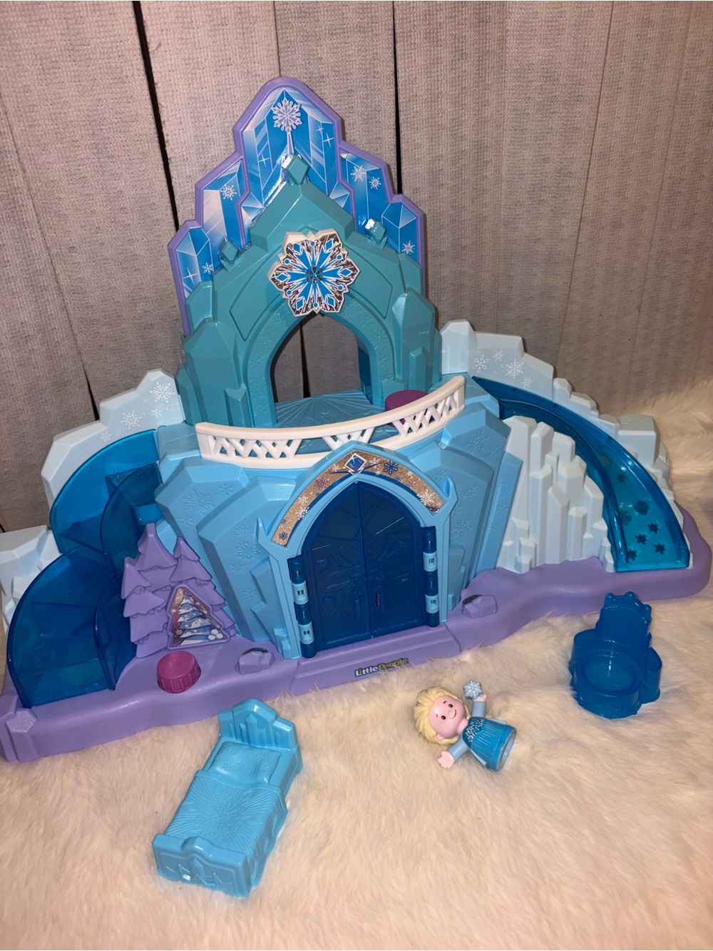 Fisher-Price Little People Disney Frozen Elsa's Ice Palac